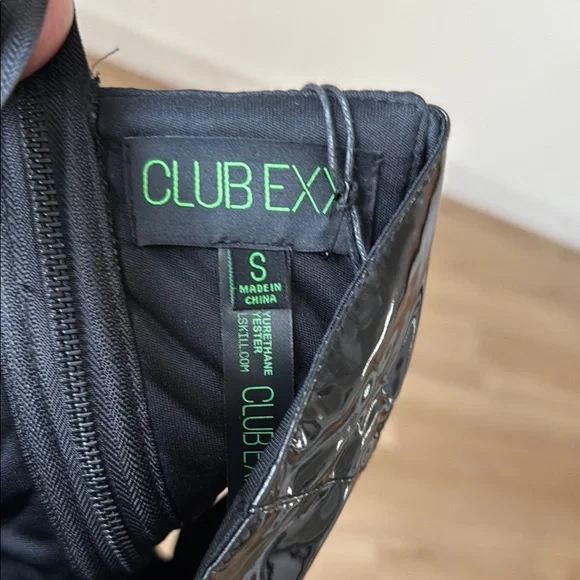 Elegant Black Halter Dress - Picture 8 of 8